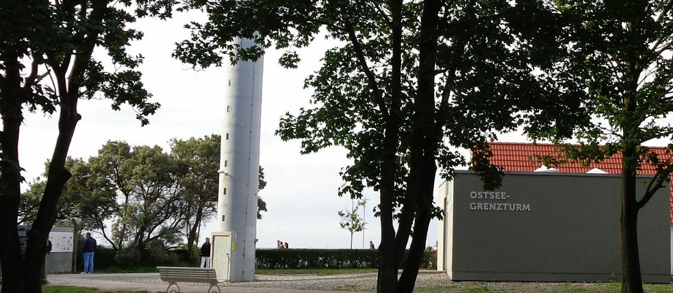 Museum mit Außengelände und Turm